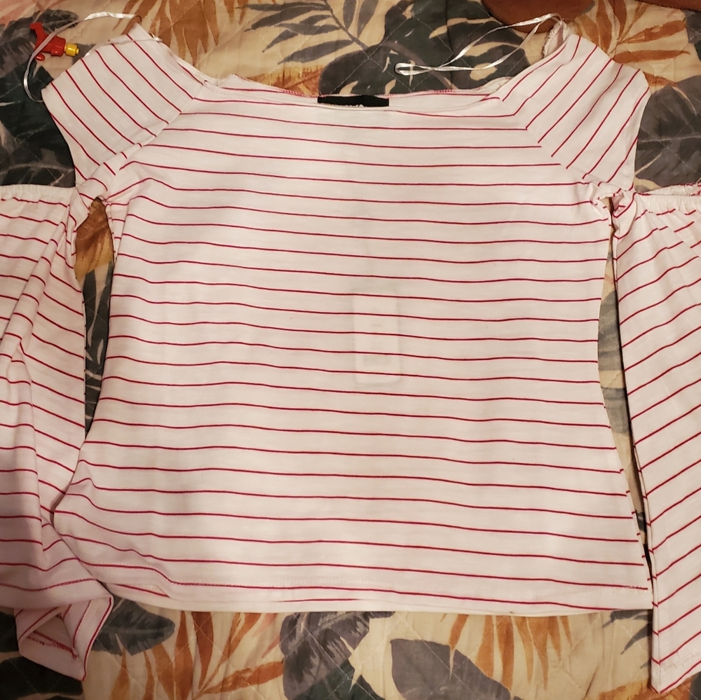 Shoulderless striped top